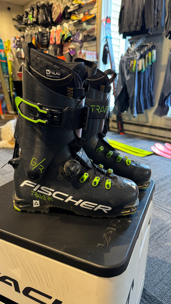 Used Fischer Travers GR 27.5 Ski Boots
