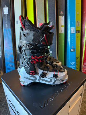 La Sportiva Vega Boots Size 23.5 - USED