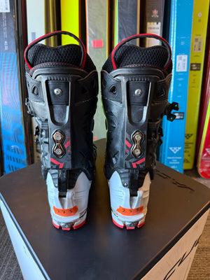 La Sportiva Vega Boots Size 23.5 - USED