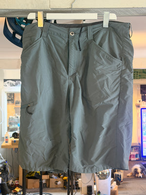 Patagonia Men's Green Draw String Waist Hiking Shorts - 34 Waist - Used