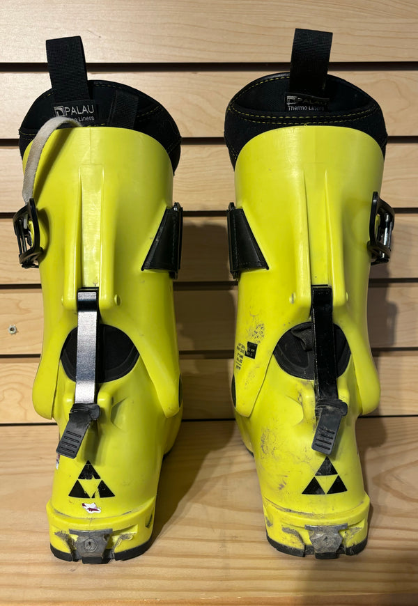 Used_Fischer_Travers_CS_Ski_Boots_rear