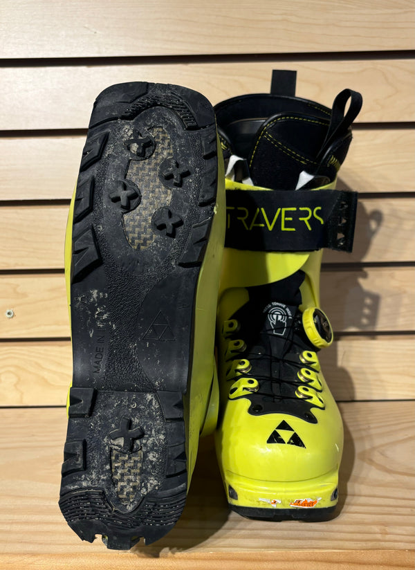 Used_Fischer_Travers_CS_Ski_Boots_sole