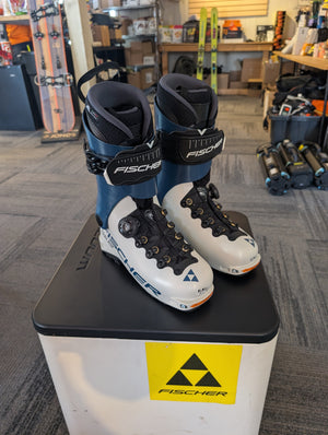 Fischer Travers GR W's 26.5 Open Box Special - White Mountain Ski Co
